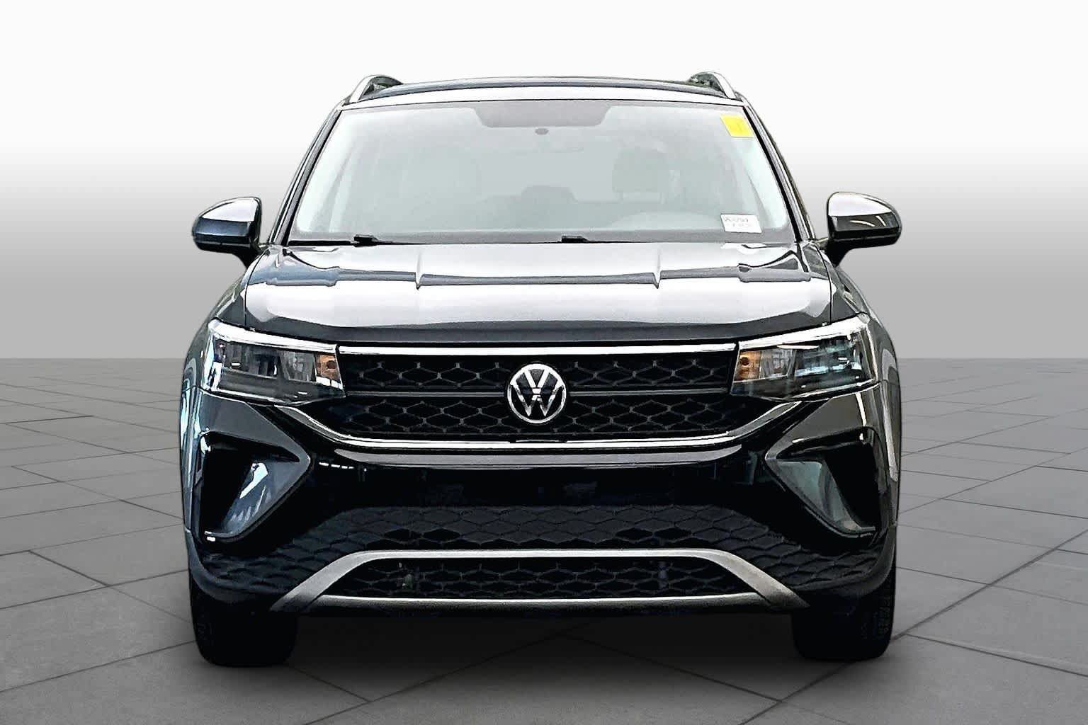 Used 2022 Volkswagen Taos SE FWD image 4