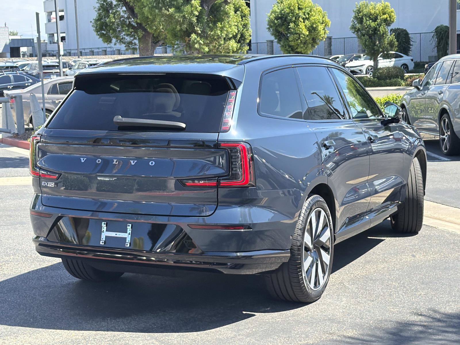 Certified 2025 Volvo EX90 Plus AWD/4WD image 5