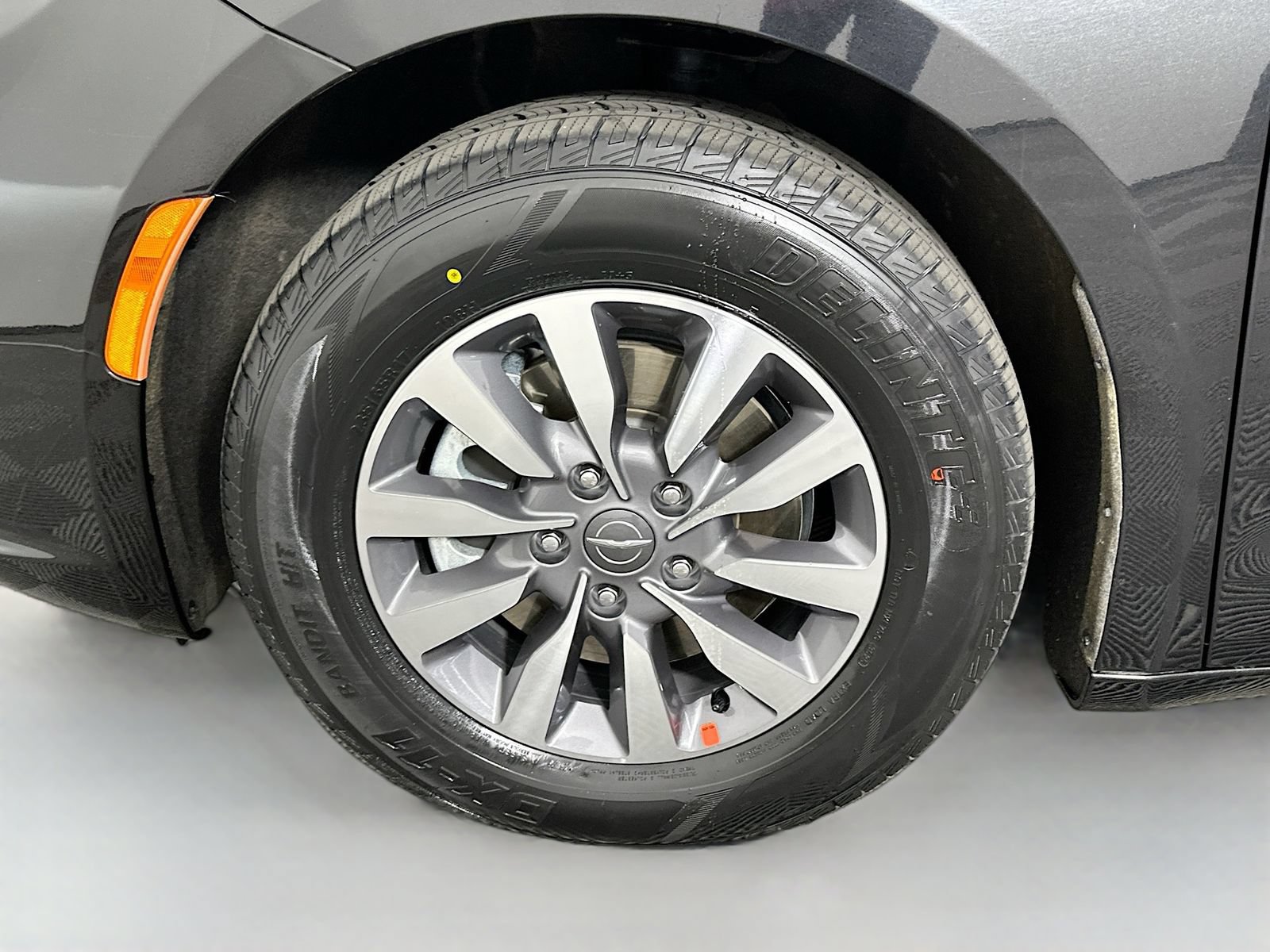 Used 2023 Chrysler Pacifica Touring-L FWD image 32