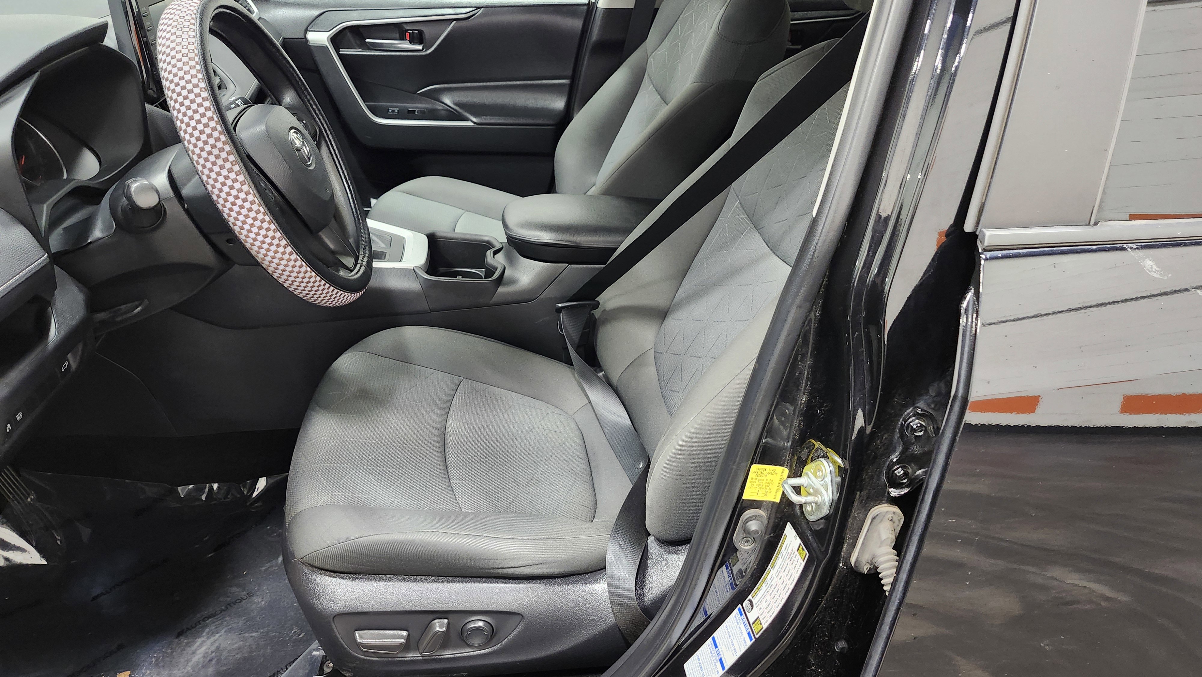 Used 2022 Toyota RAV4 XLE w/ Convenience Package image 25