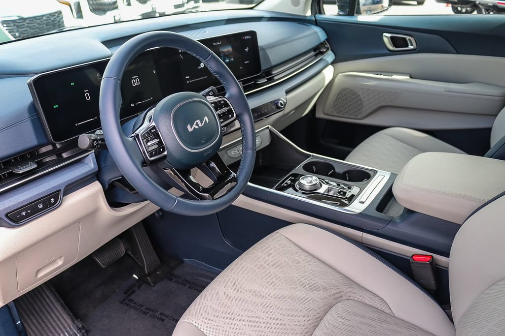 Certified 2026 Kia Carnival EX FWD image 17