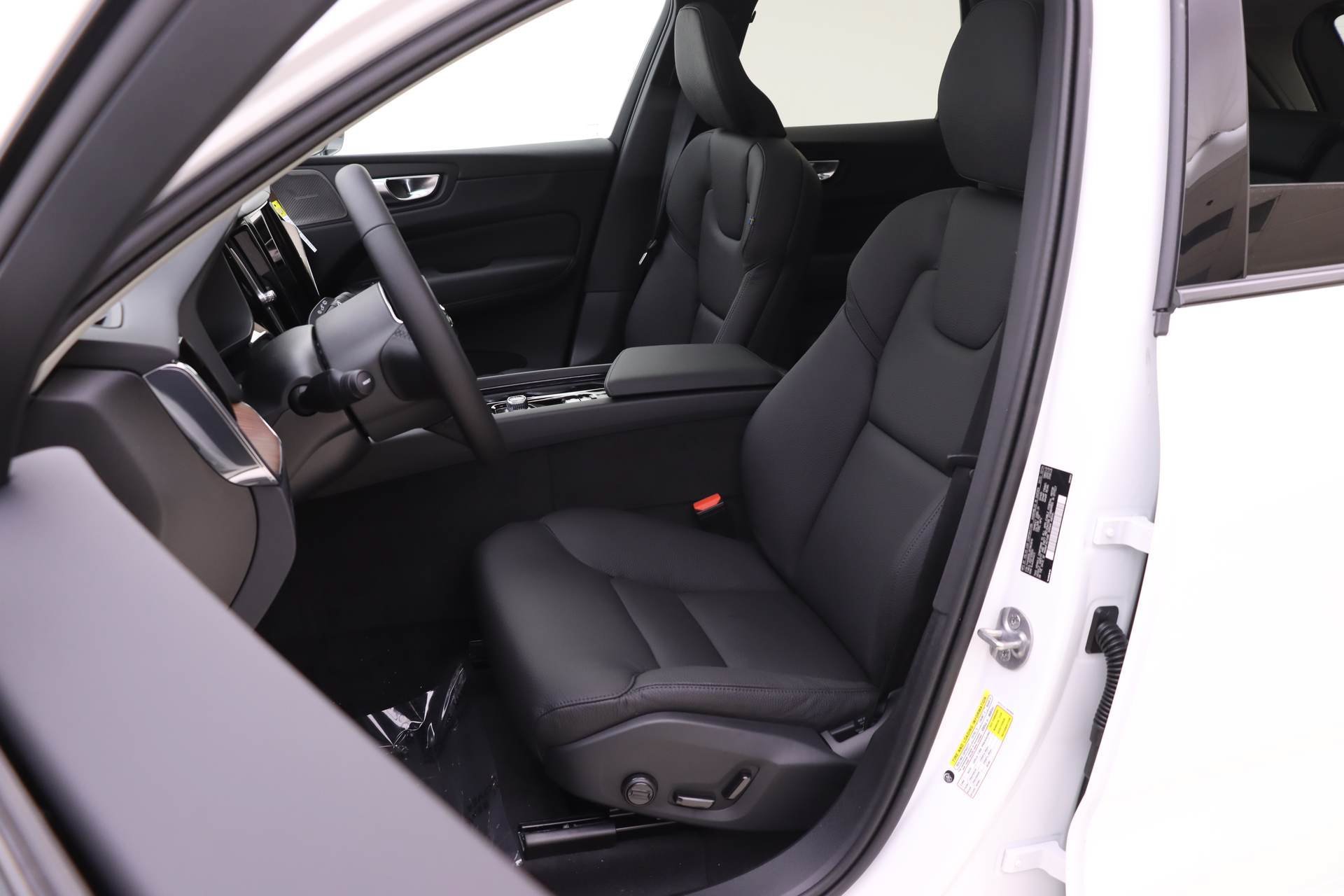 New 2024 Volvo XC60 T8 Plus w/ Protection Package Premier AWD/4WD image 7