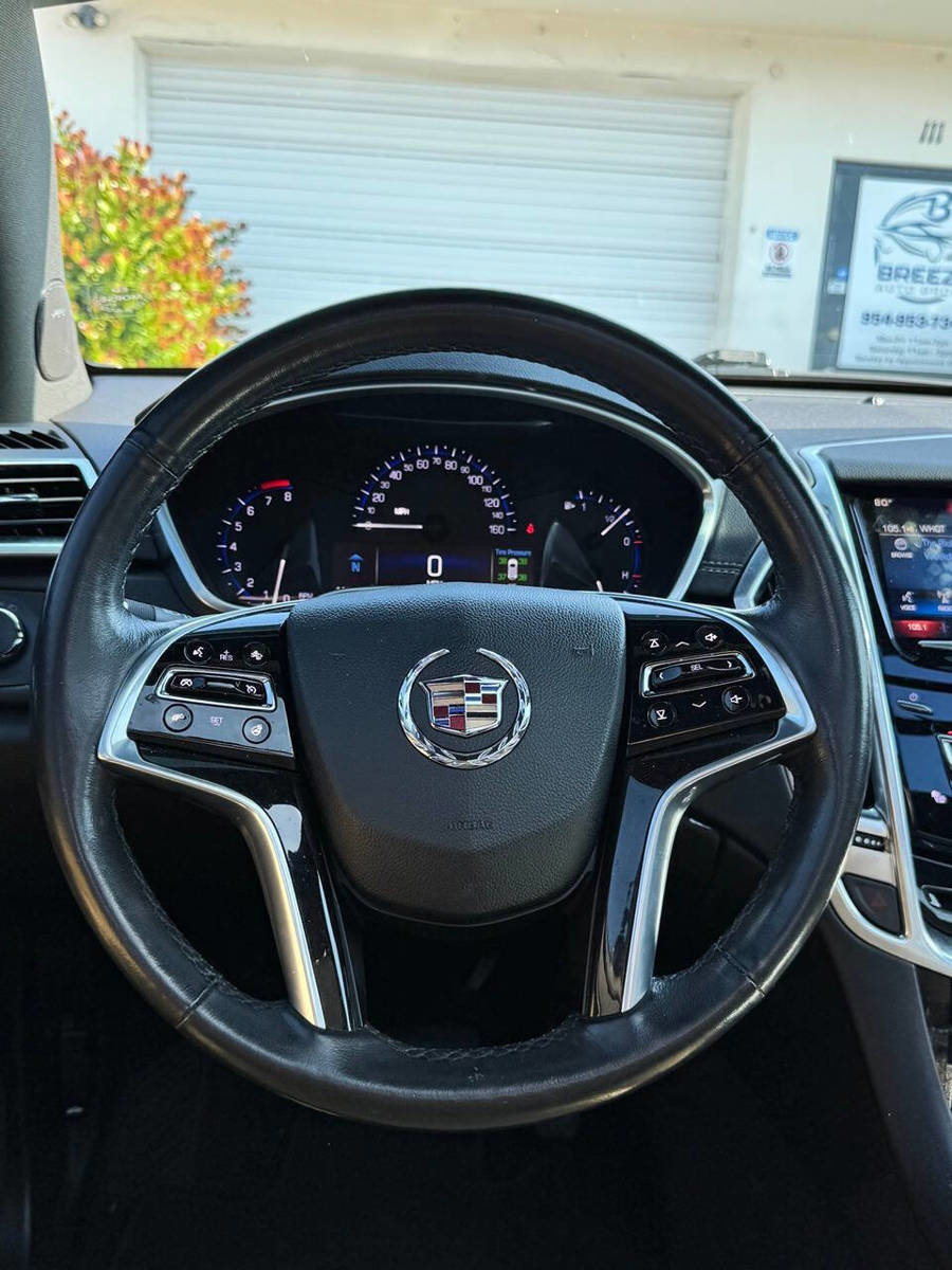 Used 2015 Cadillac SRX Luxury w/ Driver Awareness Package FWD image 14