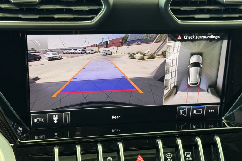 Used 2020 Lamborghini Urus AWD/4WD image 25