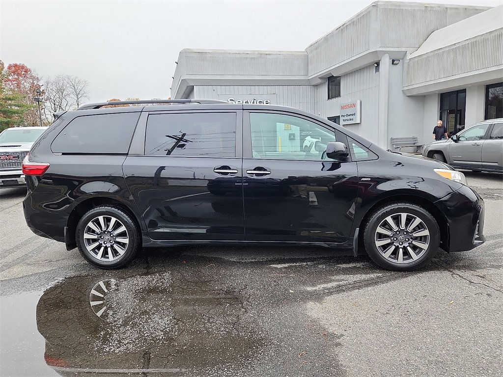 Used 2020 Toyota Sienna XLE image 7