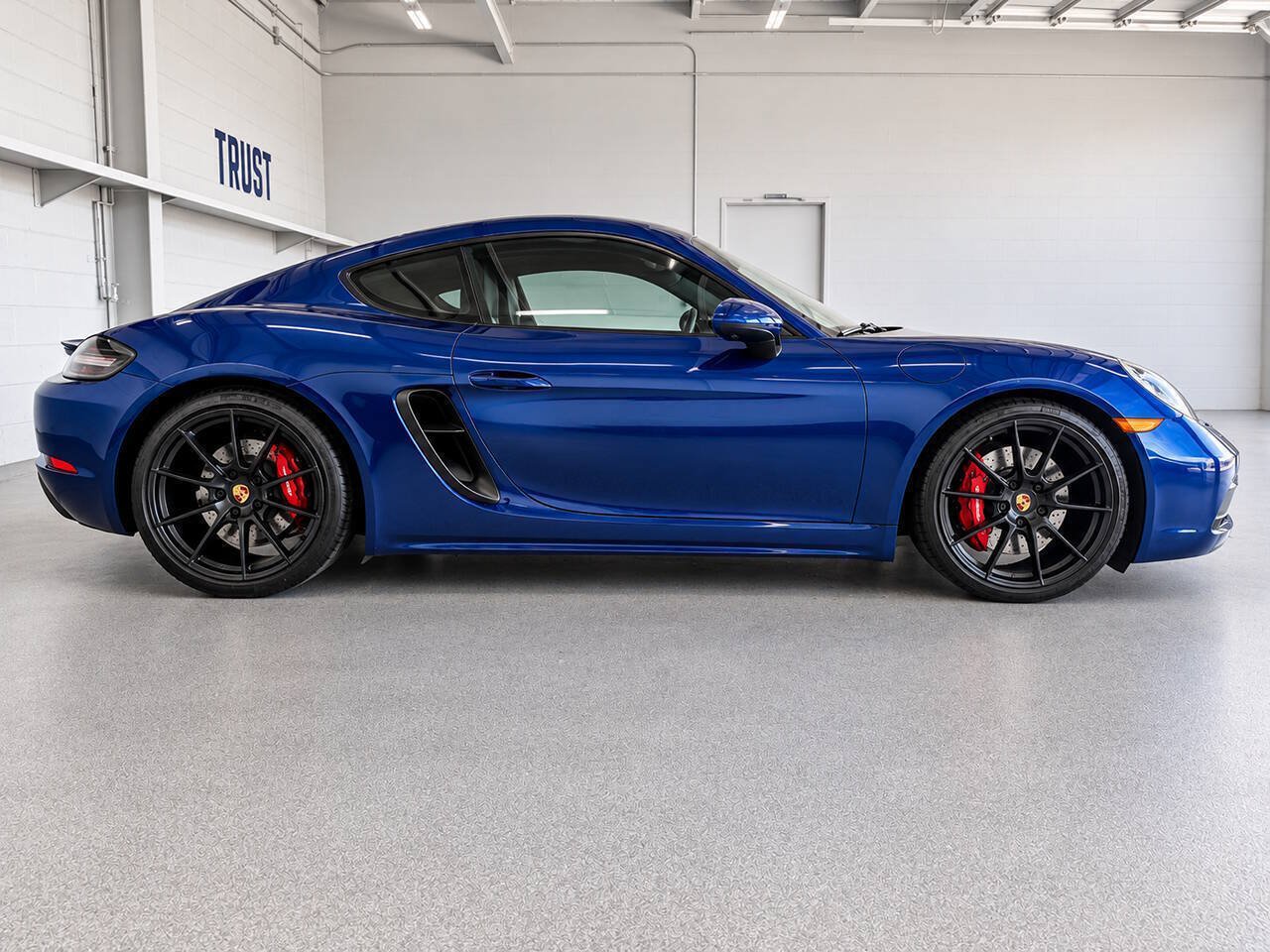 Used 2021 Porsche 718 Cayman GTS RWD image 8