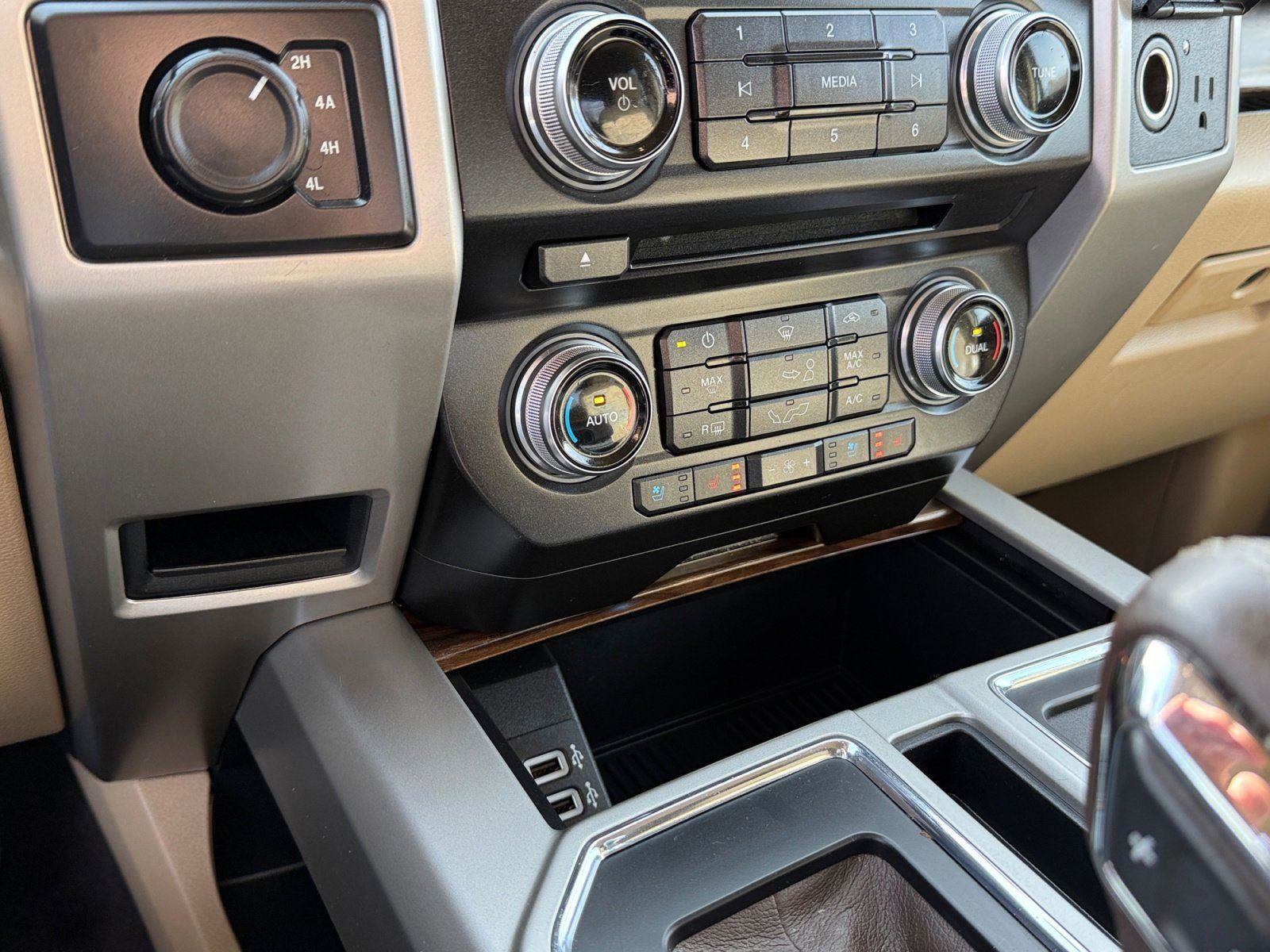 Used 2018 Ford F150 Lariat w/ Equipment Group 502A Luxury image 26