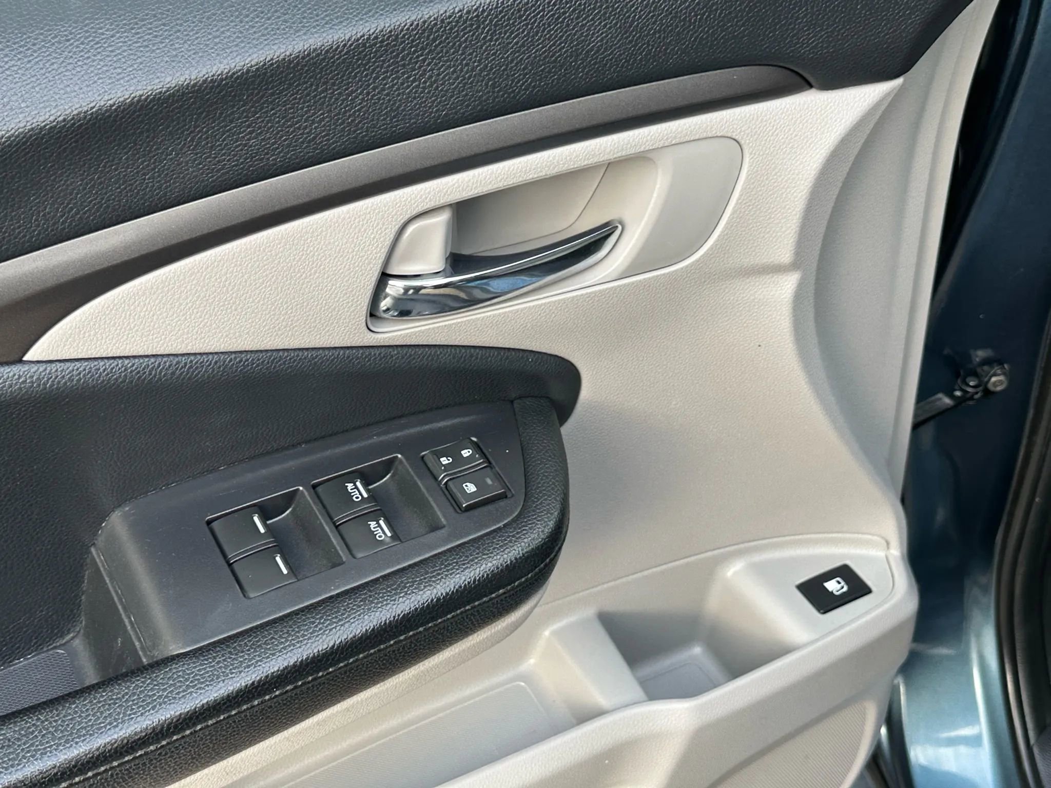 Used 2019 Honda Pilot LX image 12