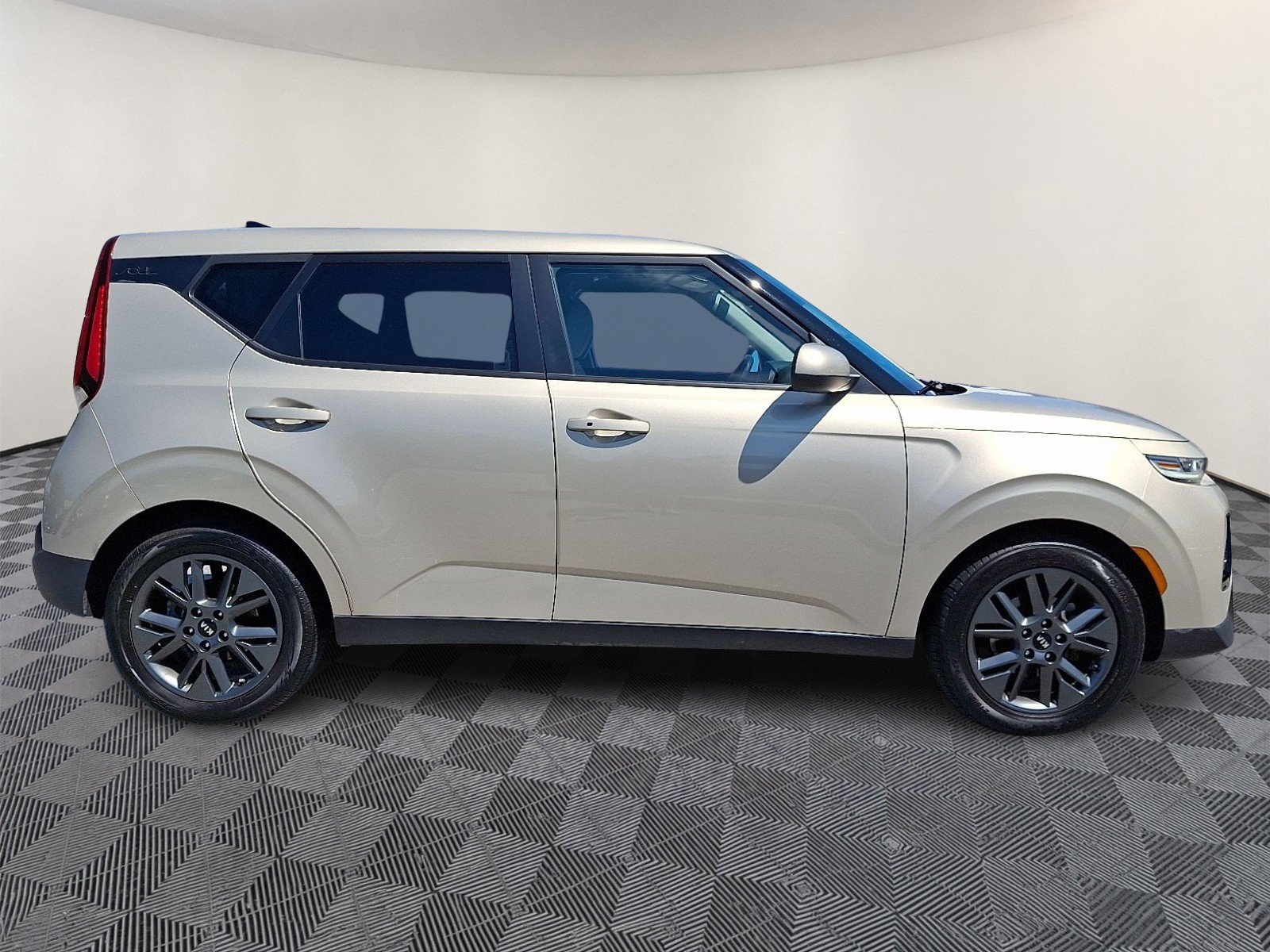 Used 2020 Kia Soul EX FWD image 7