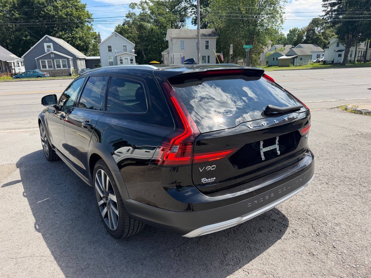 Used 2021 Volvo V90 T6 Cross Country AWD/4WD image 3