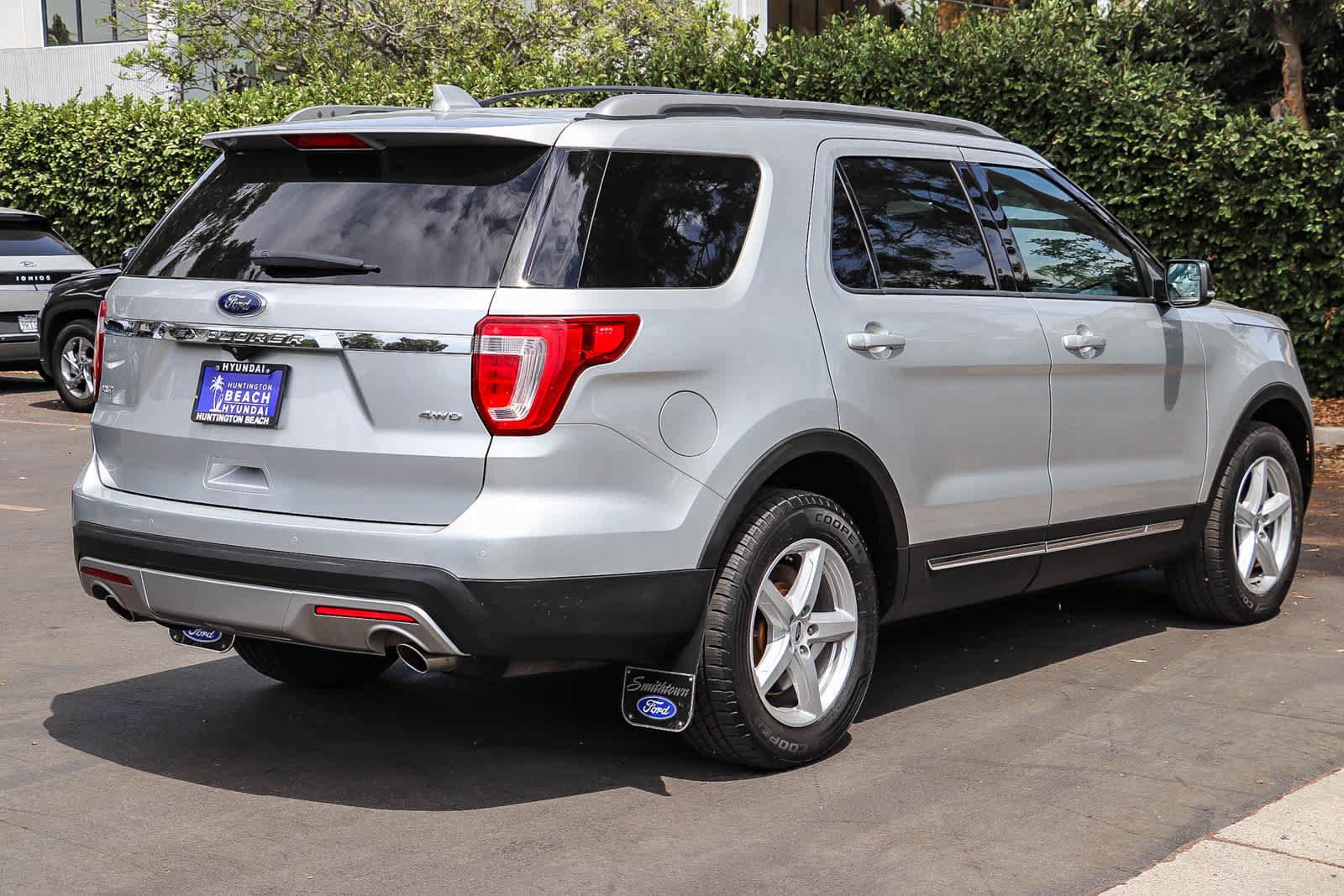 Used 2016 Ford Explorer XLT w/ Equipment Group 202A AWD/4WD image 6