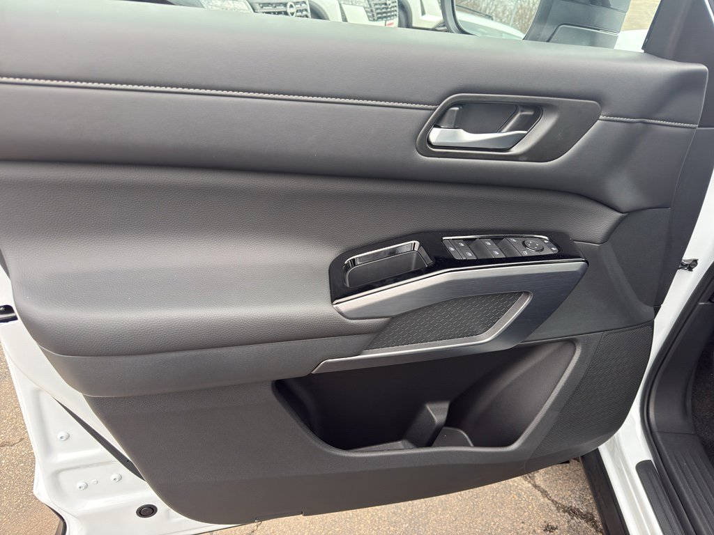 New 2026 Nissan Pathfinder SL image 13