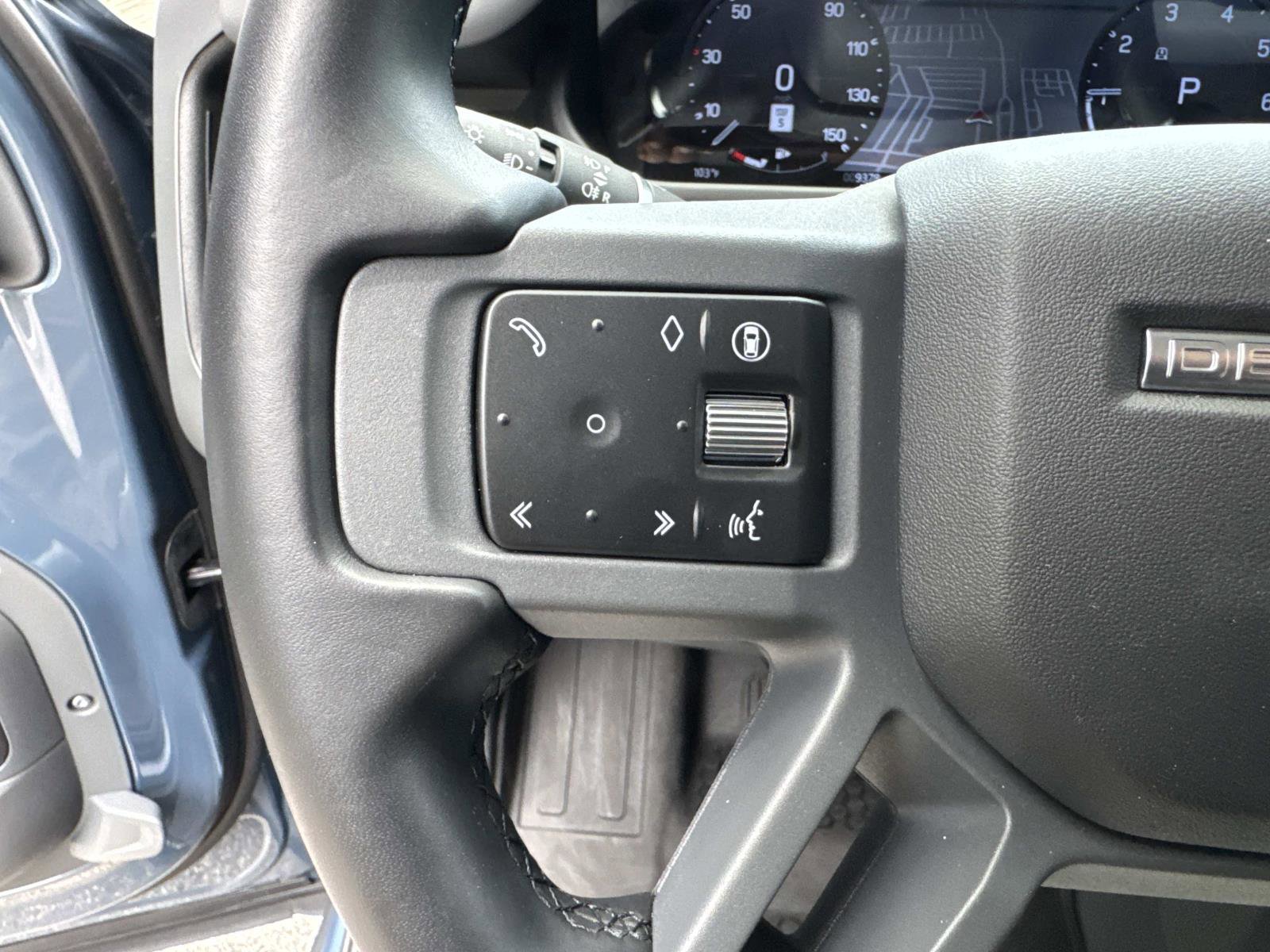 Certified 2025 Land Rover Defender 110 S AWD/4WD image 31