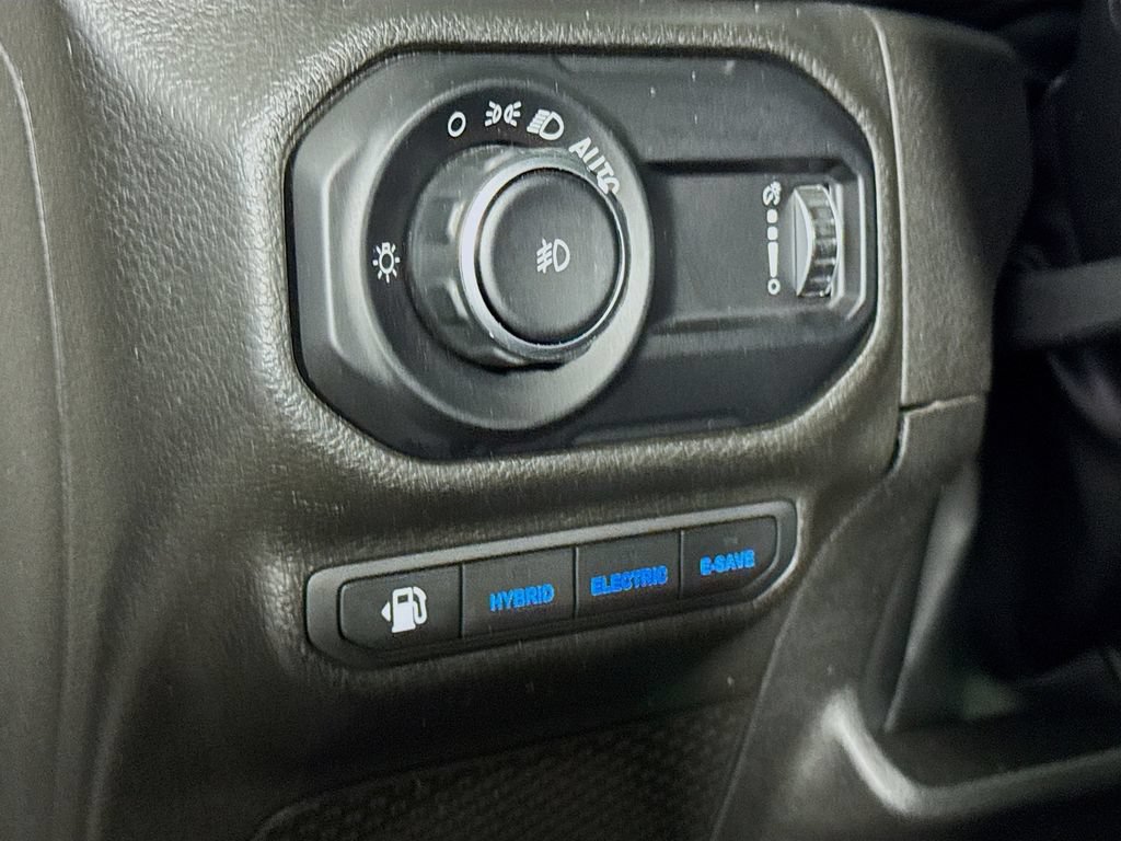 Used 2023 Jeep Wrangler Unlimited Sahara AWD/4WD image 10