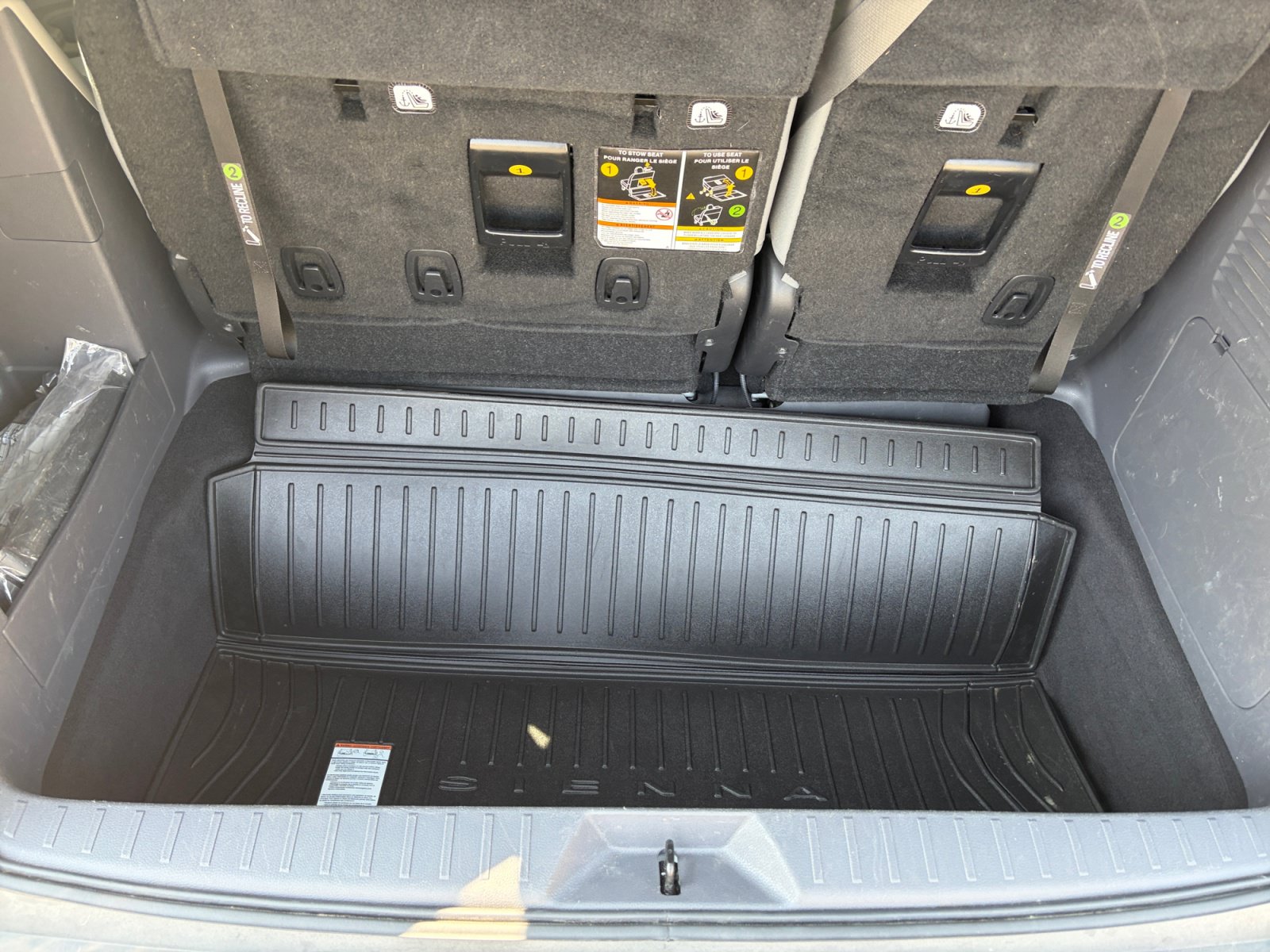 Used 2022 Toyota Sienna XLE FWD image 32