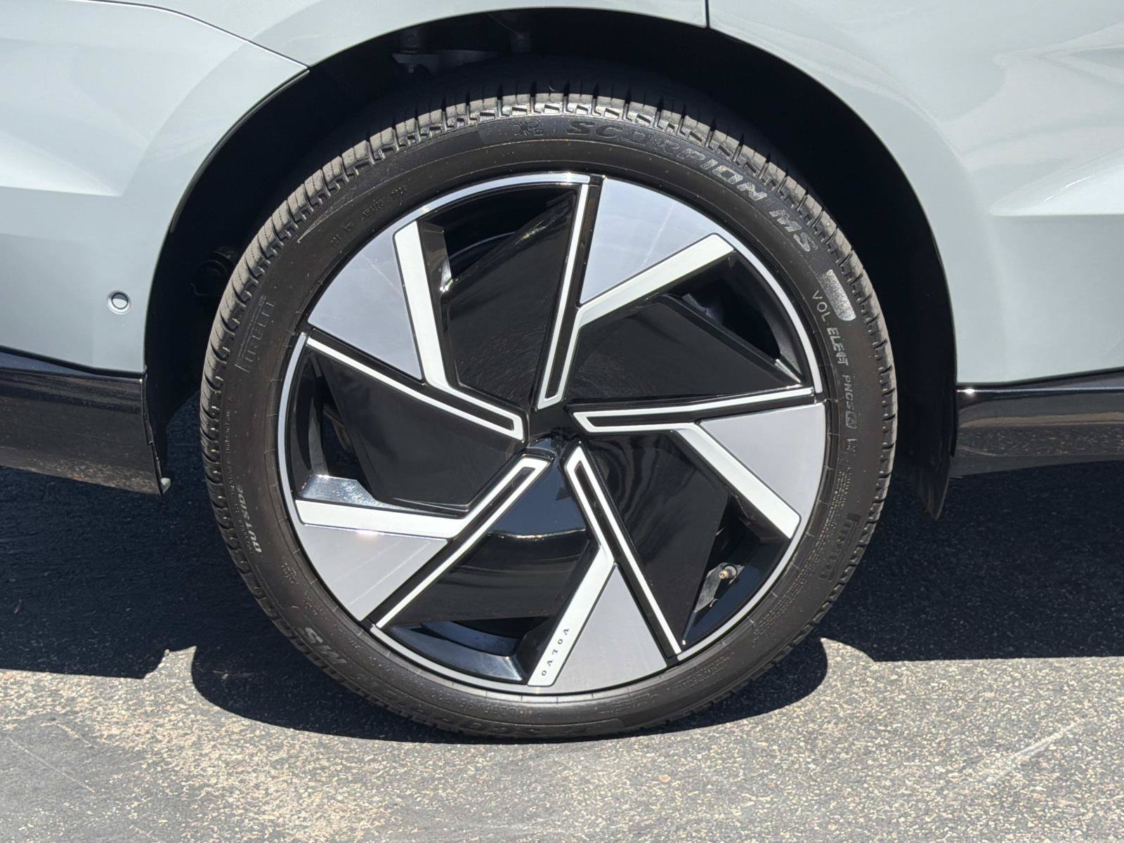 Certified 2025 Volvo EX90 Ultra AWD/4WD image 29