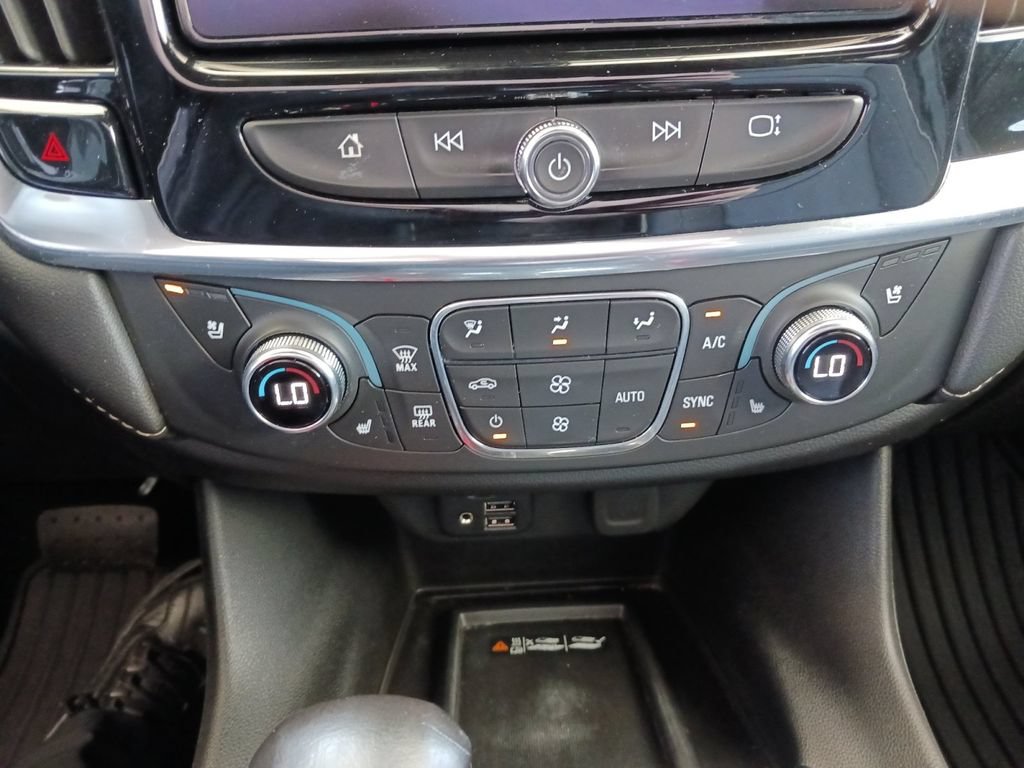 Used 2022 Chevrolet Traverse Premier FWD image 23