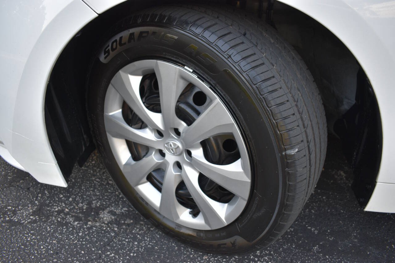 Used 2025 Toyota Corolla LE FWD image 43