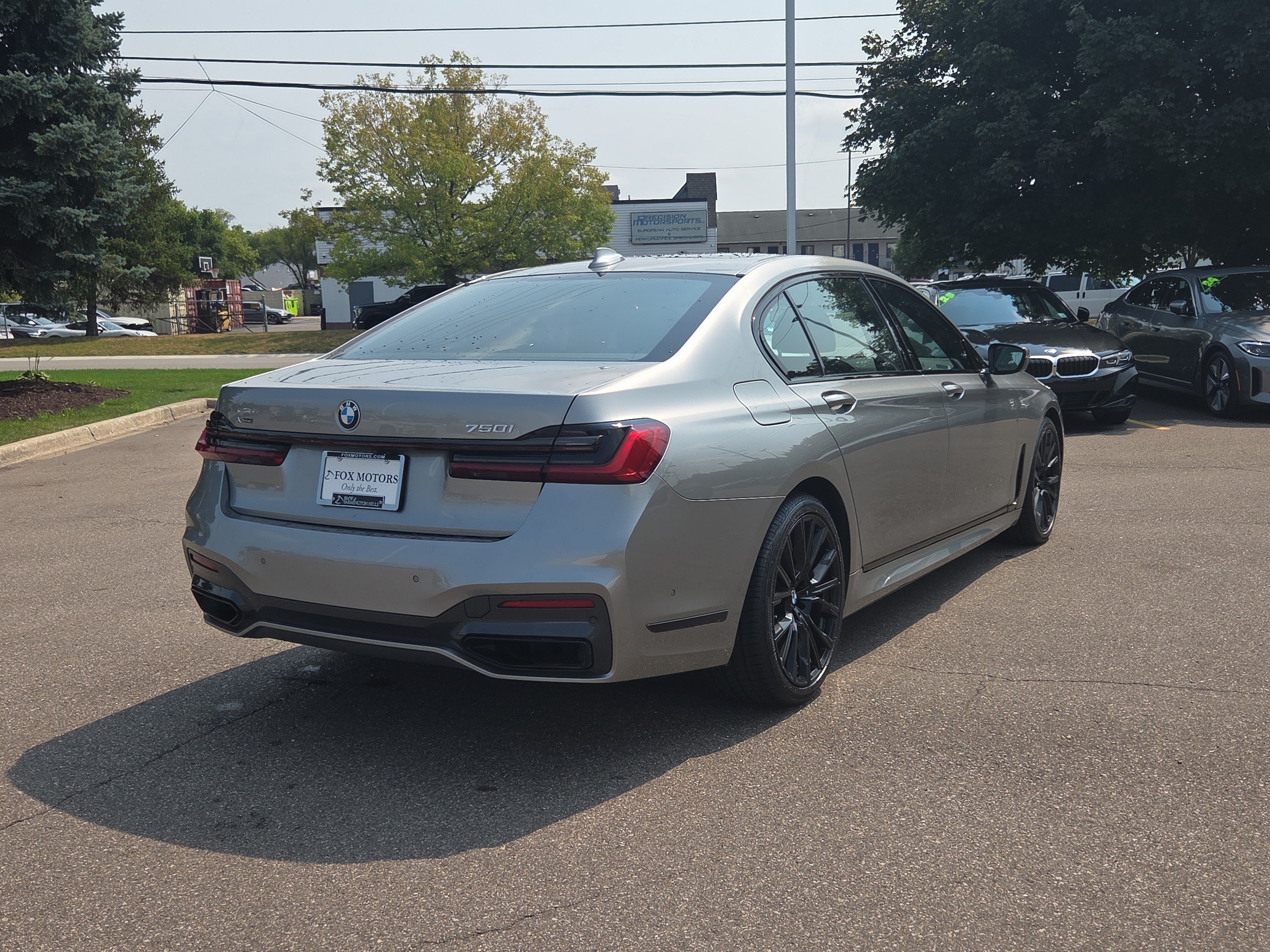 Used 2022 BMW 750i xDrive w/ M Sport Package AWD/4WD image 5