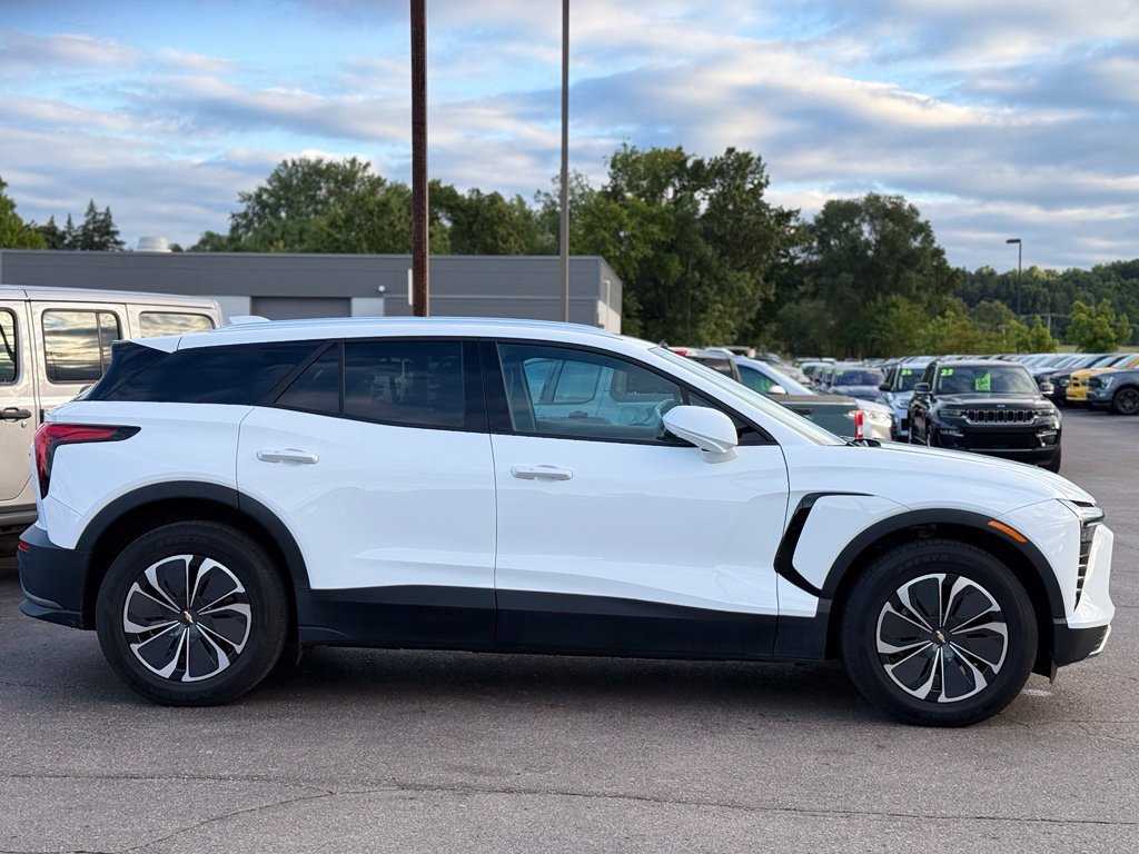 Used 2024 Chevrolet Blazer EV LT AWD/4WD image 31