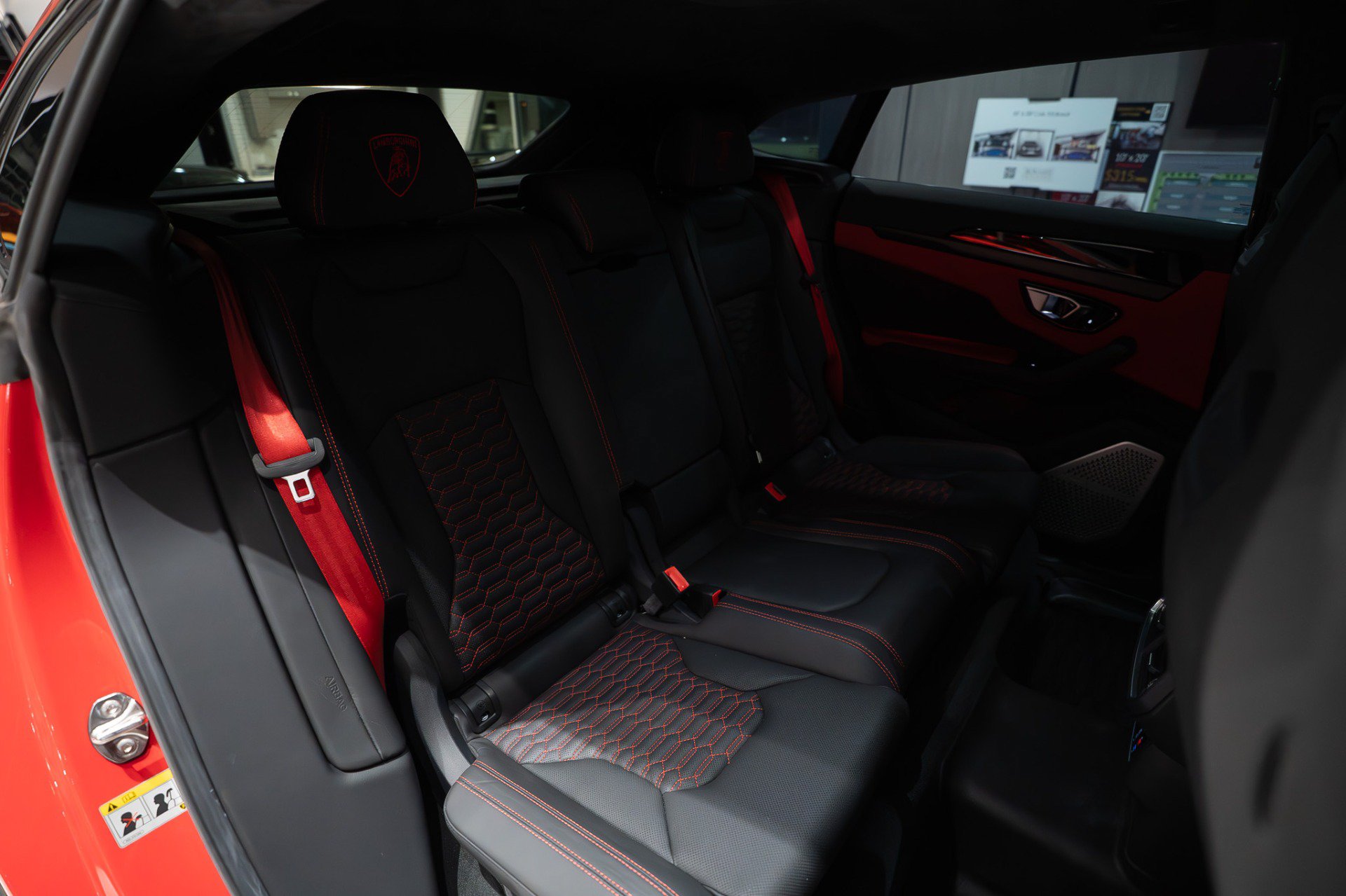 Used 2022 Lamborghini Urus AWD/4WD image 48
