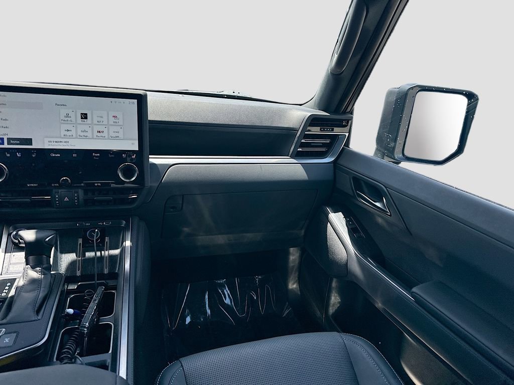 Used 2024 Lexus GX 550 w/ Cold Area Package AWD/4WD image 25