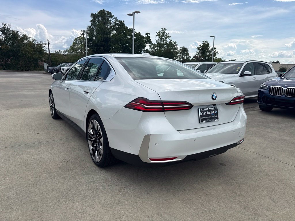 Certified 2026 BMW 530i w/ Premium Package RWD image 3