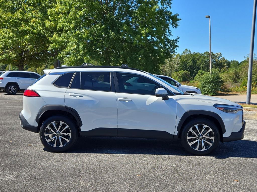 Used 2022 Toyota Corolla Cross XLE w/ Convenience Package image 6