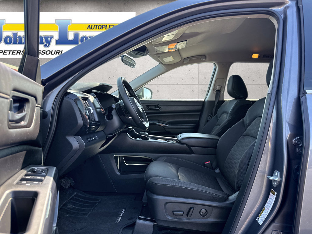Used 2025 Nissan Pathfinder SV AWD/4WD image 11