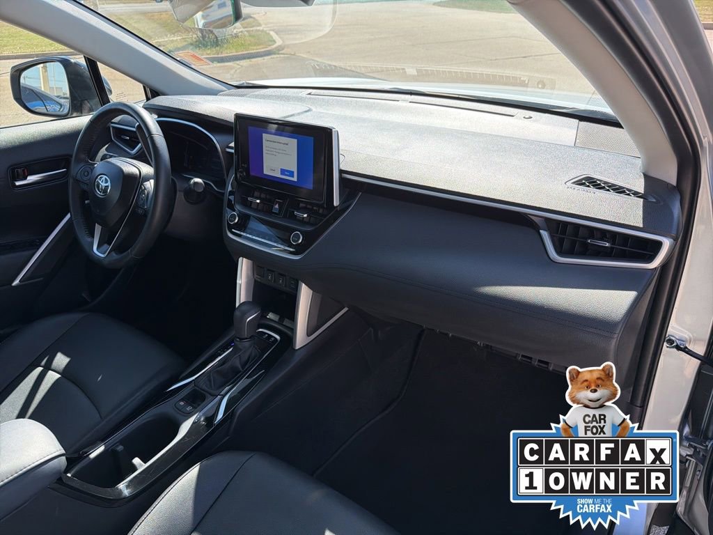 Used 2025 Toyota Corolla Cross XLE image 17