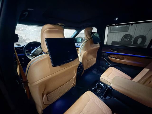 Used 2023 Jeep Grand Cherokee L Summit w/ Rear Seat Video Group I AWD/4WD image 9