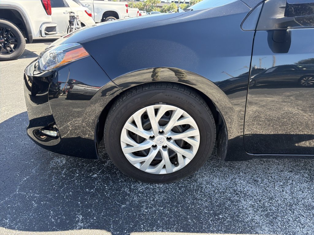 Used 2017 Toyota Corolla LE FWD image 31