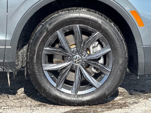 Used 2023 Volkswagen Tiguan SE image 3