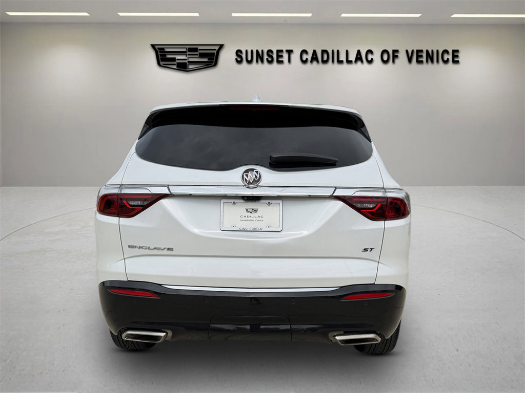 Used 2022 Buick Enclave Essence w/ Sport Touring Edition image 4