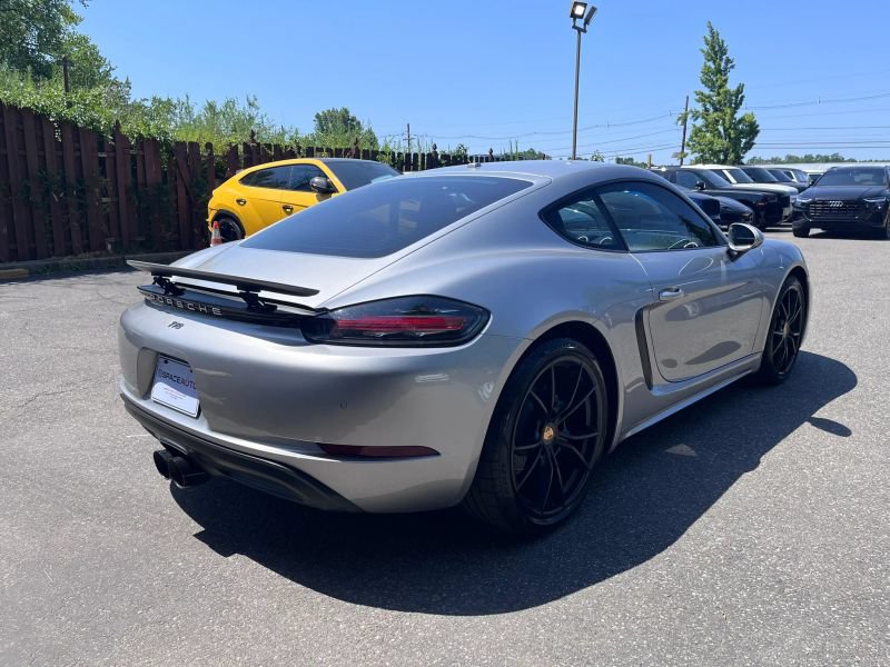 Used 2017 Porsche 718 Cayman RWD image 7