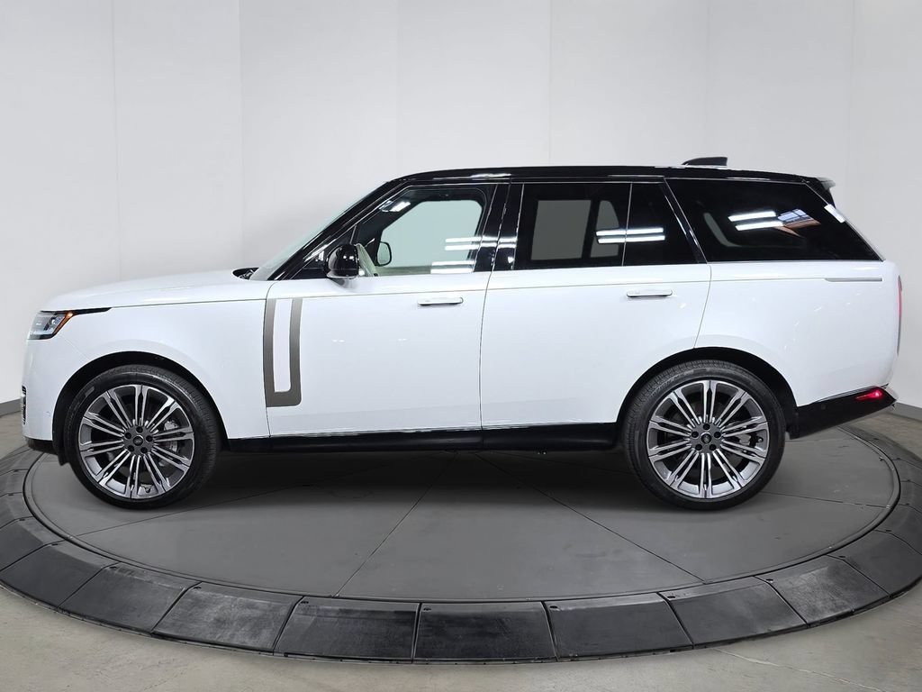 Used 2025 Land Rover Range Rover SE AWD/4WD image 2
