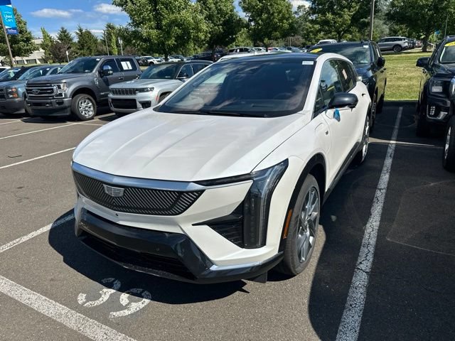 Certified 2025 Cadillac Optiq Luxury 2 w/ LPO, Floor Liner Package AWD/4WD image 3