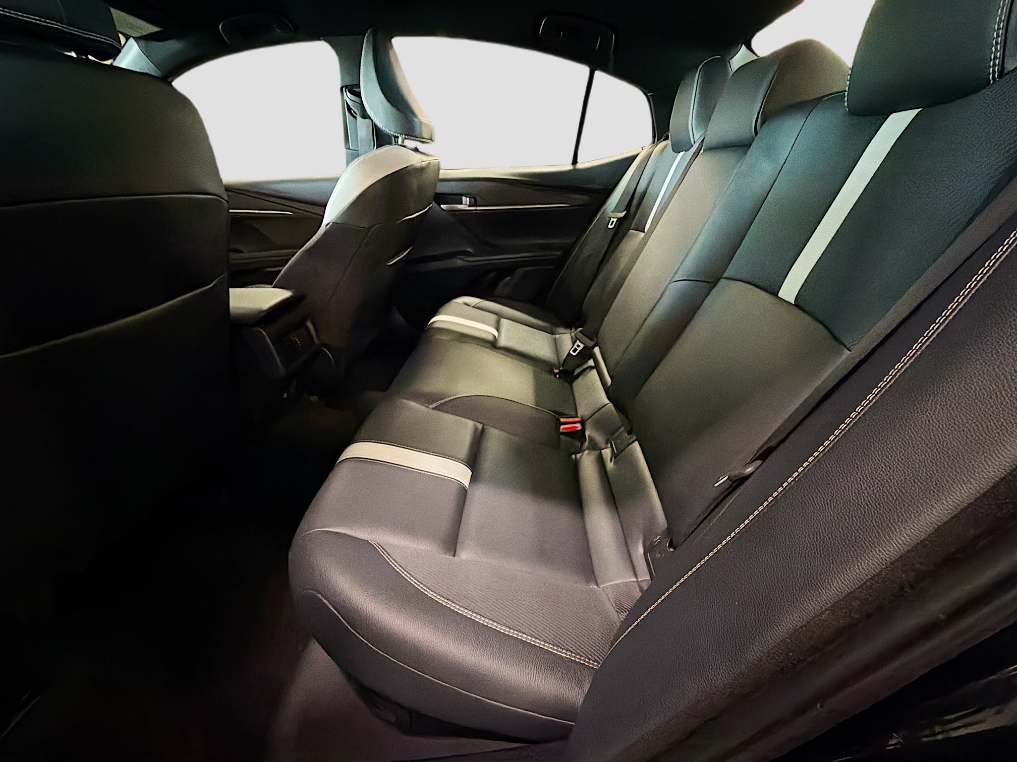 Used 2025 Toyota Camry SE FWD image 28