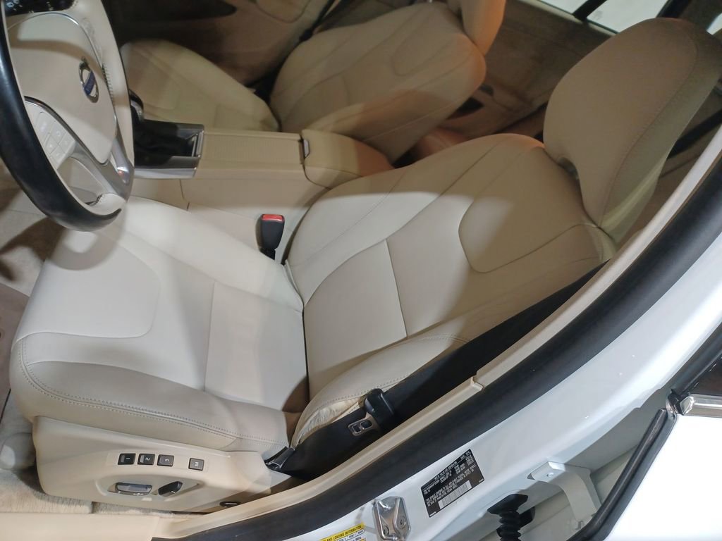 Used 2015 Volvo V60 T5 Premier image 13