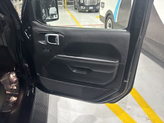 Used 2021 Jeep Wrangler Unlimited Sahara image 38