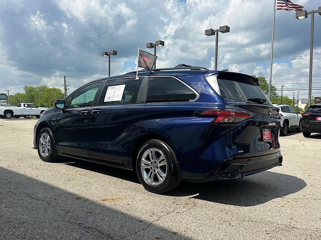 Certified 2022 Toyota Sienna XSE AWD/4WD image 3