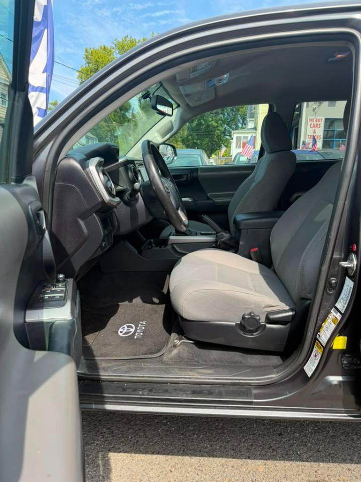Used 2017 Toyota Tacoma SR5 w/ Tow Package AWD/4WD image 16