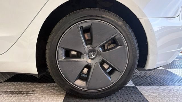 Used 2022 Tesla Model 3 RWD image 11