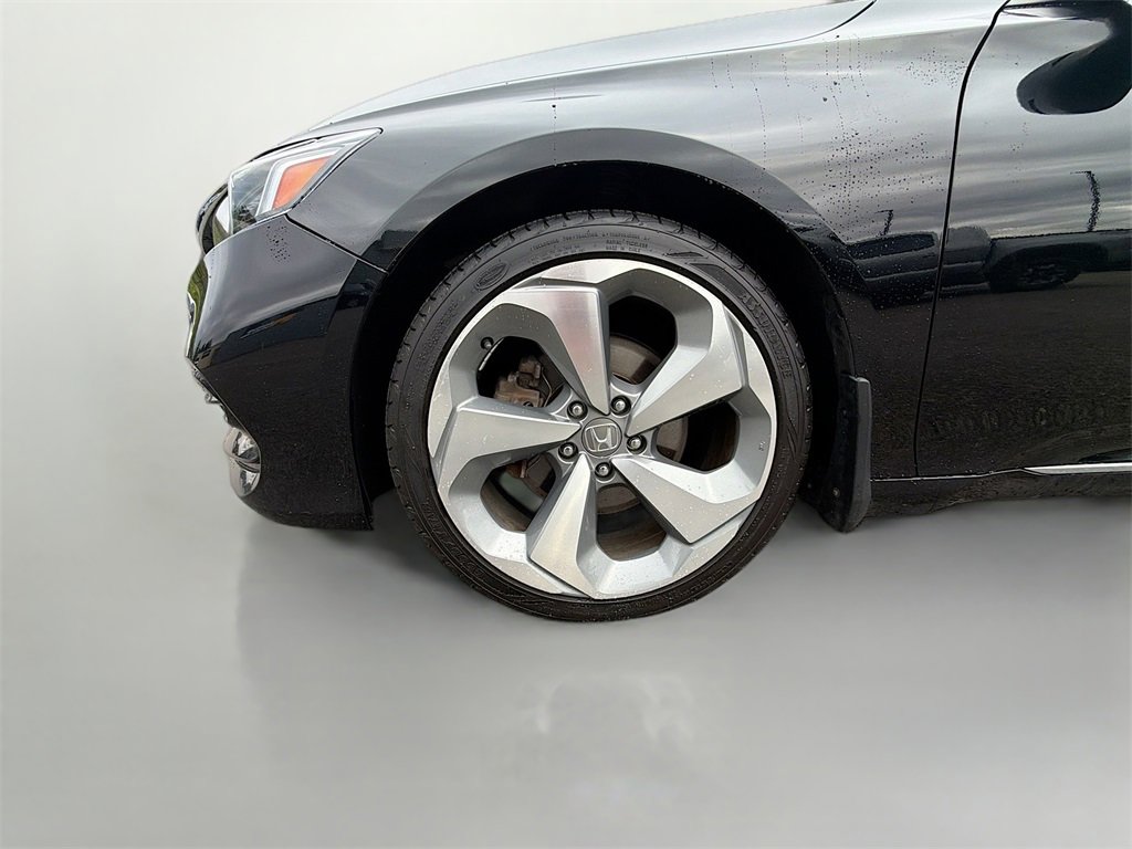 Used 2018 Honda Accord Touring image 32
