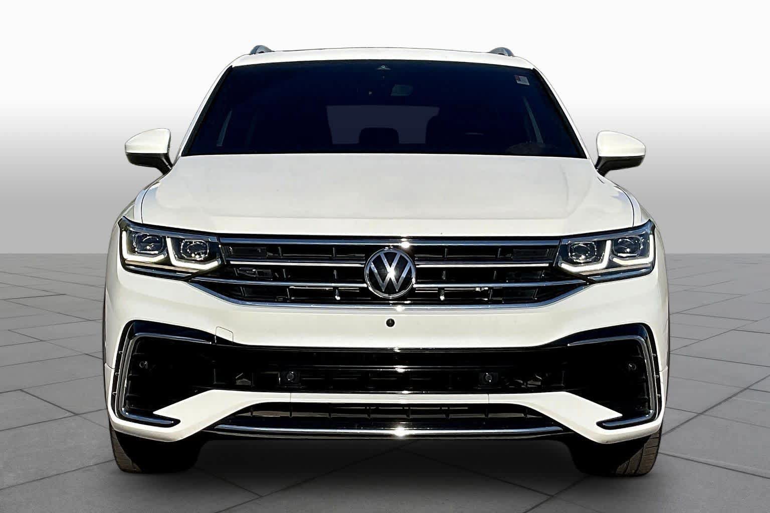 Used 2022 Volkswagen Tiguan SEL R-Line AWD/4WD image 4