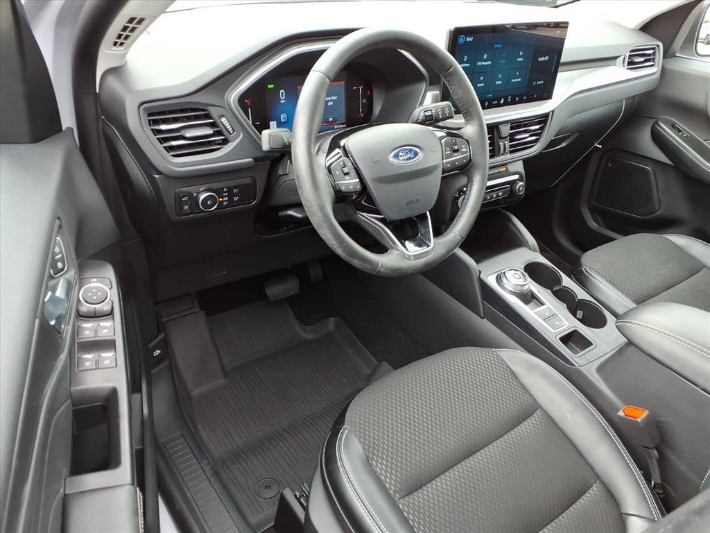 Used 2025 Ford Escape SE FWD image 8