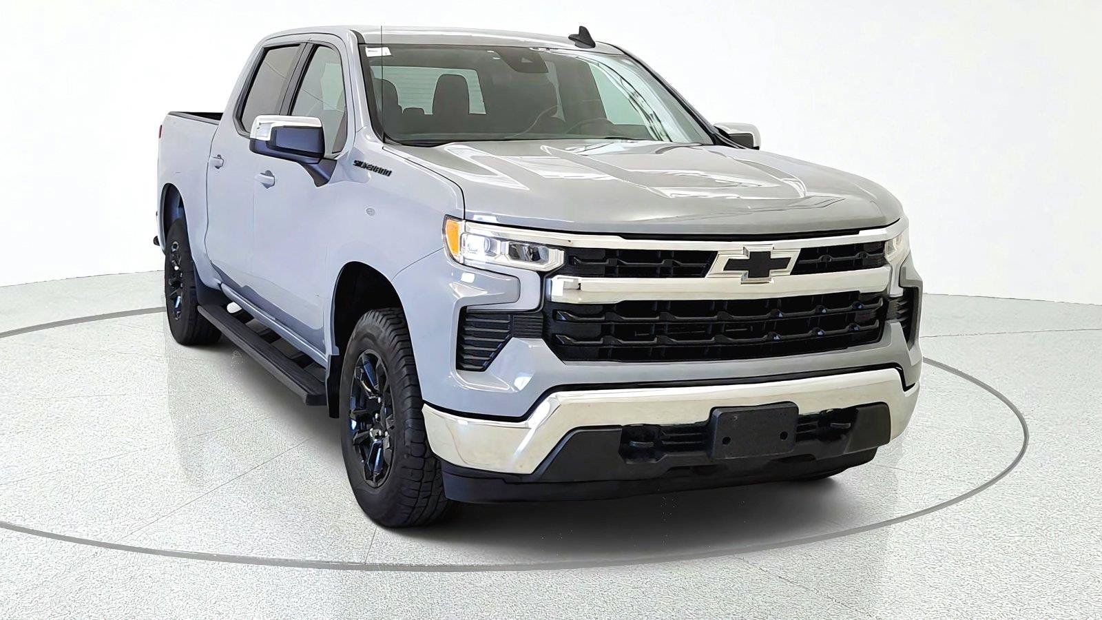 Used 2024 Chevrolet Silverado 1500 LT AWD/4WD image 2