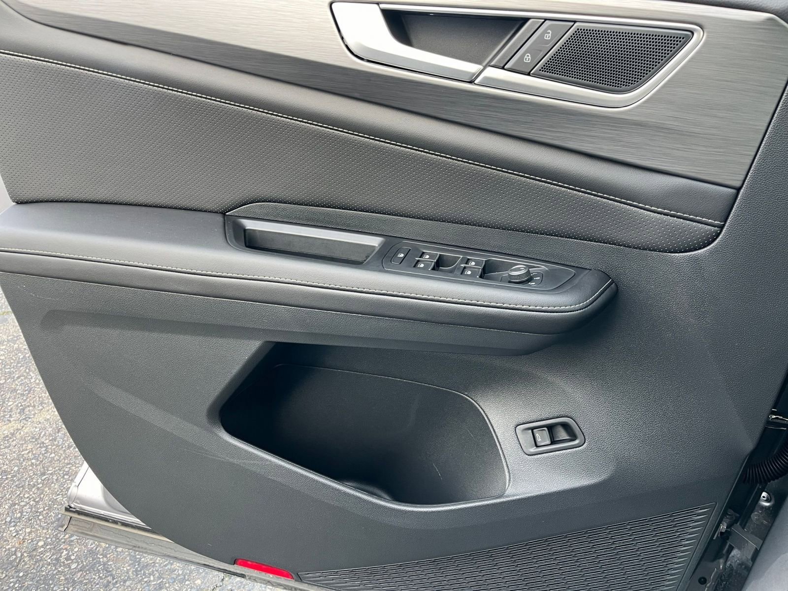 Used 2025 Volkswagen Atlas Cross Sport SE image 20