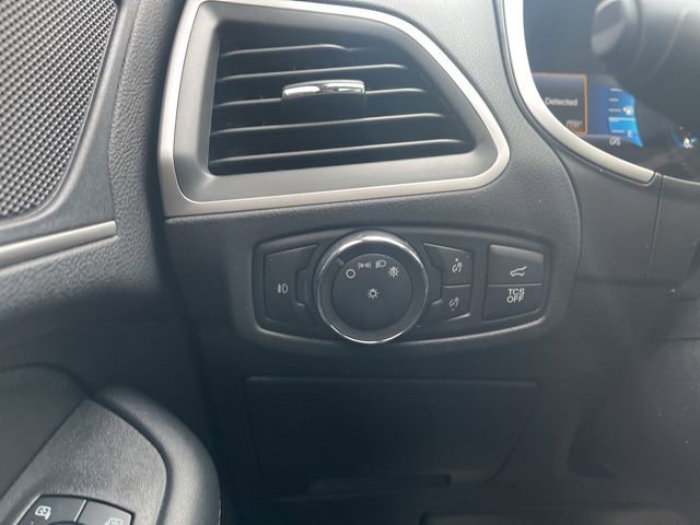 Used 2021 Ford Edge SEL w/ Convenience Package image 23