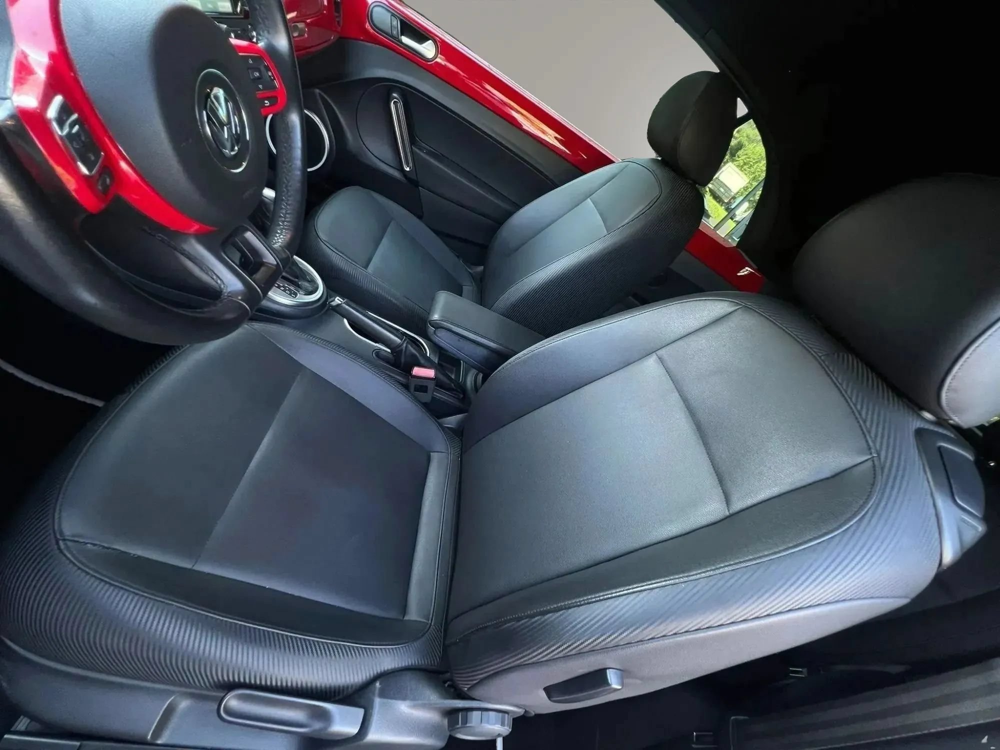 Used 2015 Volkswagen Beetle TDI FWD image 23
